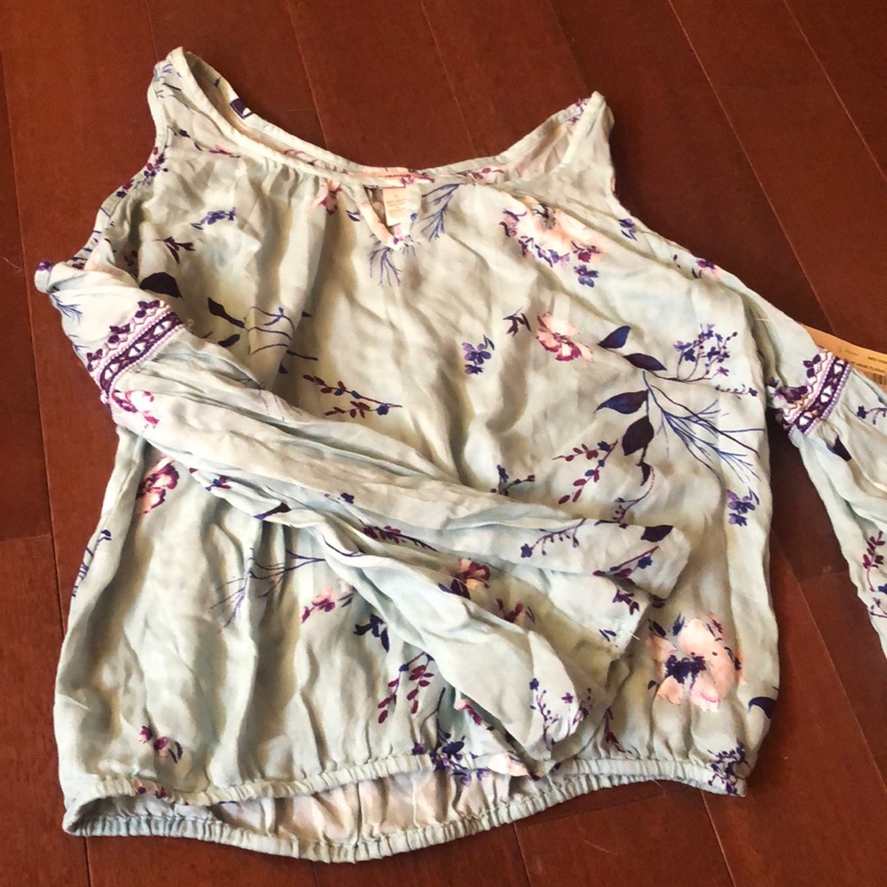 Patterned light blue Blouse with cutout shoulders